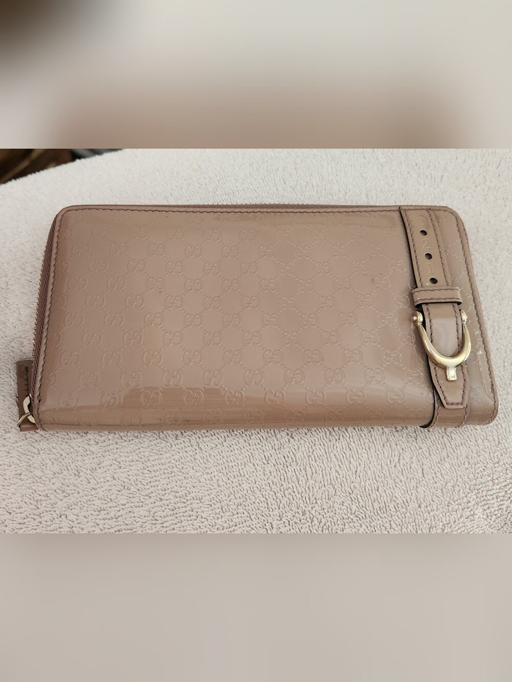 Gucci Taupe Embossed Patent Leather Microguccisima Zip Wallet with Gold Buckle